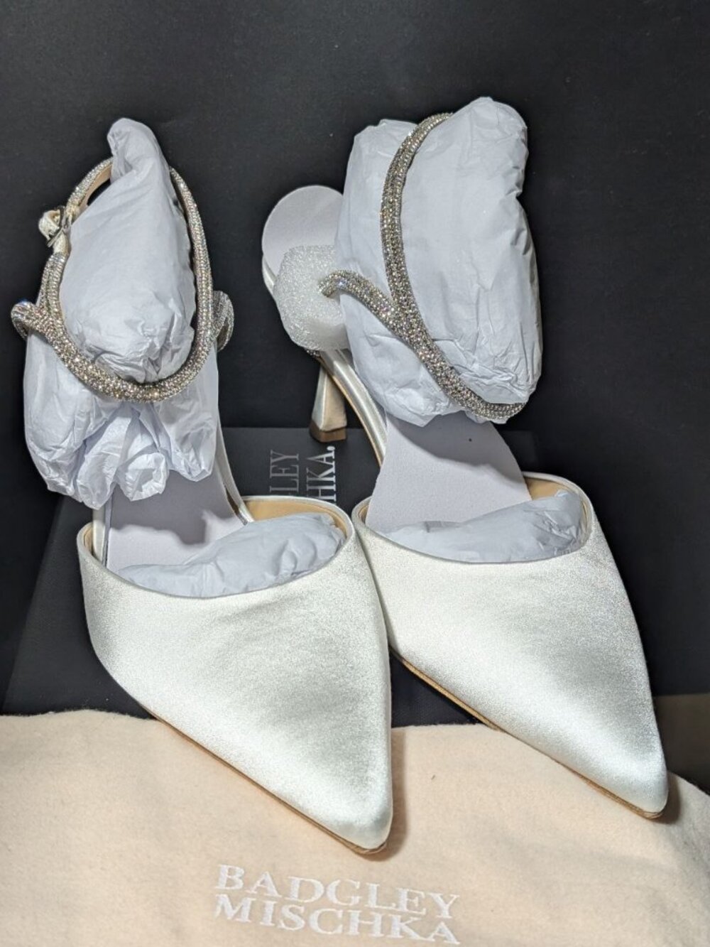 Badgley Mischka Autumn Ankle Strap Kitten Heel Pumps White US Size 10 - Picture 2 of 12